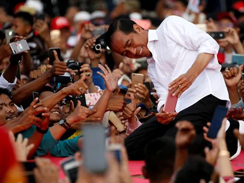 Ông Widodo đánh bại tướng về hưu, tái đắc cử tổng thống Indonesia