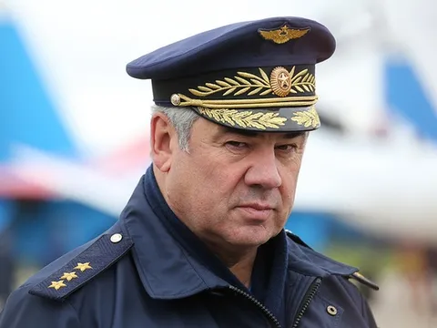 Tổng thống Putin bất ngờ cách chức Tư lệnh Không quân Nga