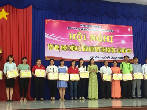 Tôn vinh 156 cá nhân hiến máu tình nguyện 3 lần năm 2019