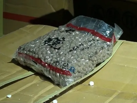 Bắt giữ hàng tấn nguyên liệu trà sữa trôi nổi