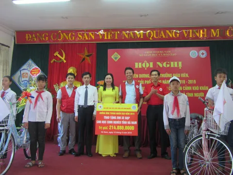 200 xe đạp đến trường tặng học sinh vượt khó tỉnh Hà Nam
