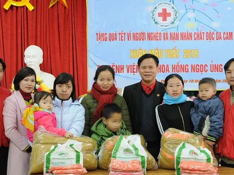 Xuân ấm với trẻ em miền núi