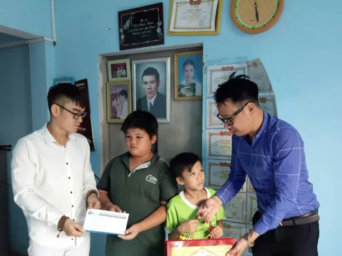 Chia sẻ hoàn cảnh của 2 trẻ mồ côi