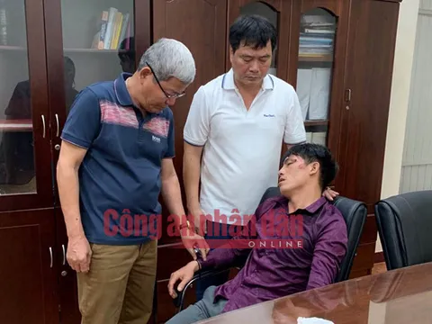 Trinh sát quật ngã 2 tên cướp trạm thu phí chuẩn bị lên tàu lẩn trốn