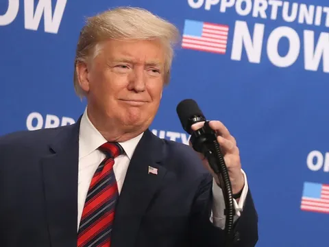 Hai quan chức Mỹ đứng ra làm chứng vụ luận tội Tổng thống Trump