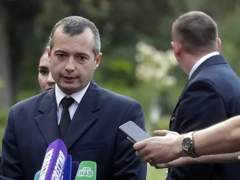 TT Putin trao huy chương anh hùng cho phi công hạ cánh 'bằng bụng'