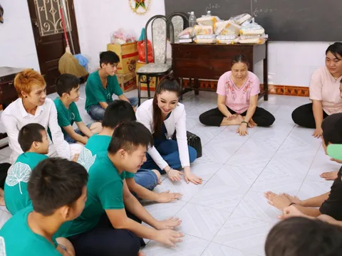 Hoa hậu Đông Nam Á Hồng Tươi: 'Cho đi là hạnh phúc'