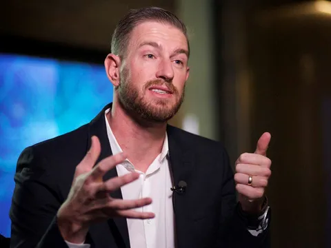 Trở thành tỷ phú USD nhờ dòng tweet định mệnh