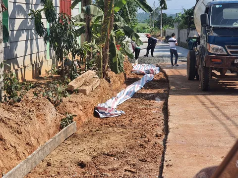 Nhiều tuyến đường dân sinh nông thôn bị thi công ẩu bởi Công ty Vạn Trường (!?)