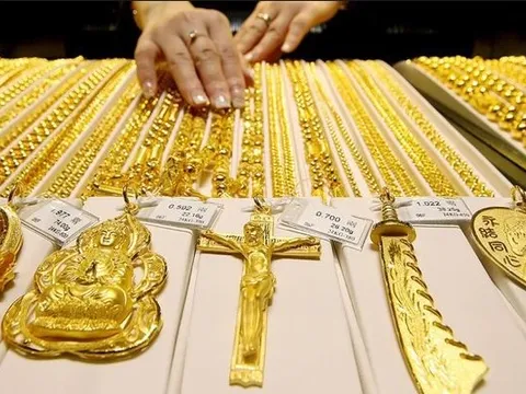 Giá vàng tiếp tục giảm mạnh