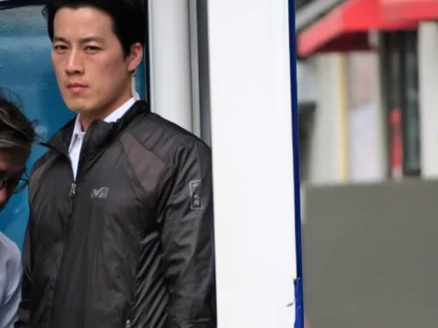 Vệ sĩ của tân Tổng thống Hàn Quốc "gây sốt" vì vẻ điển trai