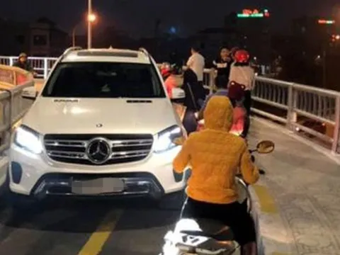 Tước bằng lái tài xế xe Mercedes đi vào đường dành cho xe máy