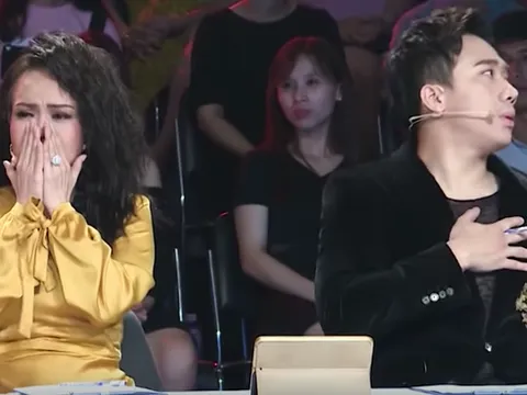 Việt Hương khóc hết nước mắt trước người mẹ hiến tạng con để cứu người