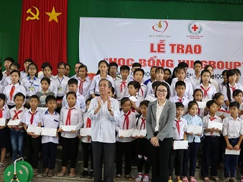 Trao 95 suất học bổng cho học sinh nghèo vượt khó