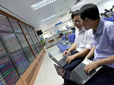 VN-Index tăng vọt hơn 33 điểm, thị trường phục hồi ‘ngoạn mục’