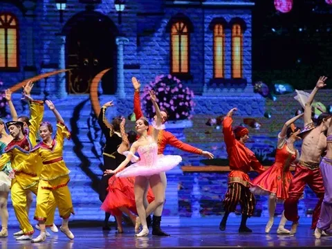 Vở ballet 'Kẹp hạt dẻ' gây ấn tượng tại Hà Nội