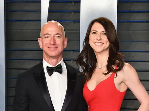 Vợ cũ Jeff Bezos được chia 35 tỷ USD sau ly hôn