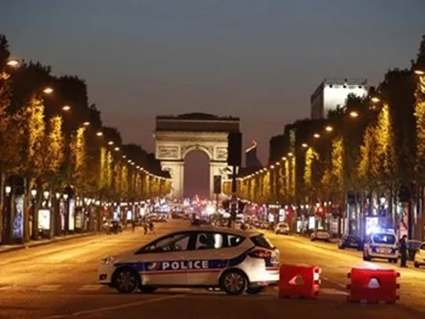 Xả súng ở Paris có thể tác động bầu cử Pháp