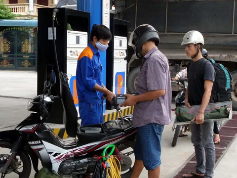 Giữ nguyên giá xăng dầu