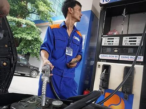 Giá xăng tiếp tục giữ nguyên