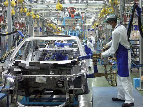 Tính thuế mới: Giá ô tô sản xuất trong nước sẽ giảm mạnh