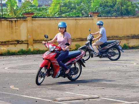 Kỹ năng cần có khi lái xe máy số