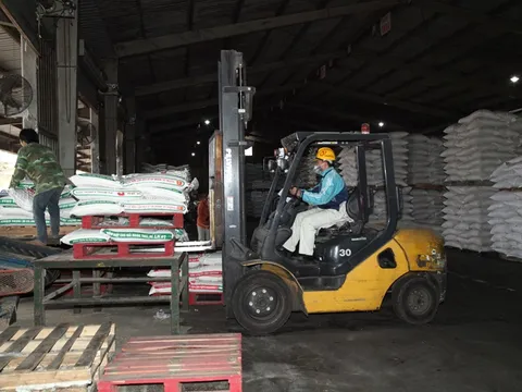 Xe nâng hàng chuyên dụng có được tham gia giao thông?