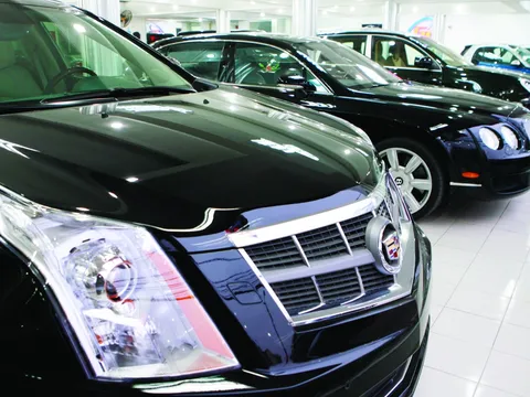 Ô tô nhập khẩu ồ ạt về, chờ 'bung' hàng cuối năm