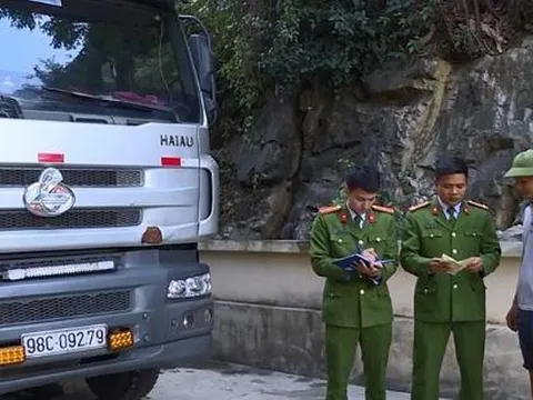 Bắt xe tải chở 240 con lợn bị bệnh từ Thái Nguyên đi Huế tiêu thụ