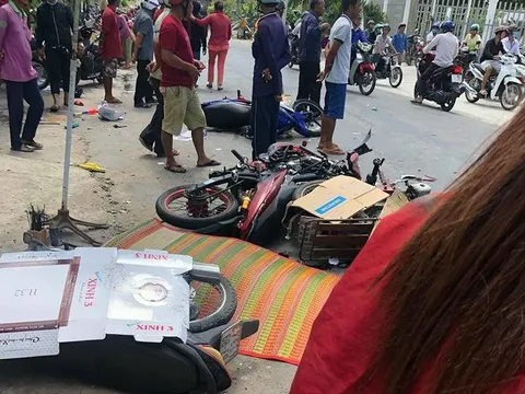 Xe tải tông đoàn người đi lễ, 6 người thương vong
