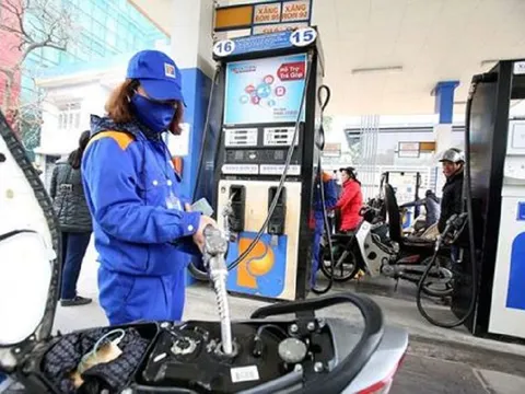 Giá xăng giảm lần thứ hai trong tháng 10