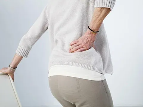 Kể lại hành trình chữa trị bệnh khớp đầy nước mắt của mẹ