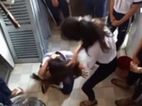 Kiên Giang: Buộc thôi học 2 nữ sinh lớp 9 đánh dã man 3 nữ sinh khác