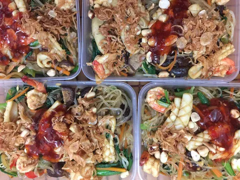 Xuyên đêm ship hàng, đếm tiền mỏi tay nhờ bán đồ nhậu mùa World Cup