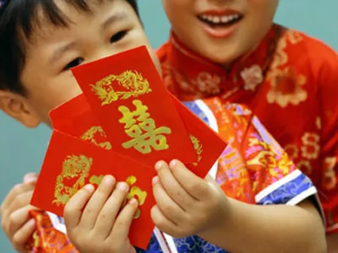 Cơn sốt in hình chó nước ngoài trên lì xì tết 2018