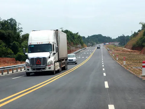 Ý nghĩa vạch kẻ đường vàng, trắng trong Luật Giao thông đường bộ