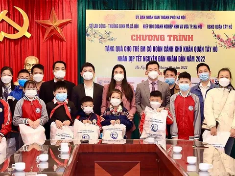 T&T Group trao quà cho trẻ em khó khăn tại Hà Nội