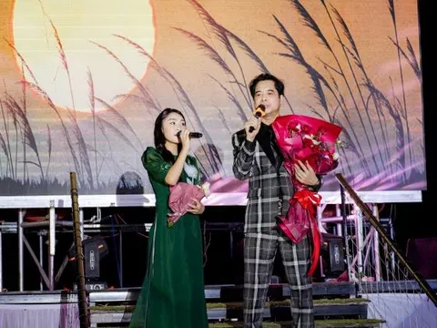 Danh ca Ngọc Sơn biểu diễn ủng hộ người nghèo ở Quảng Bình