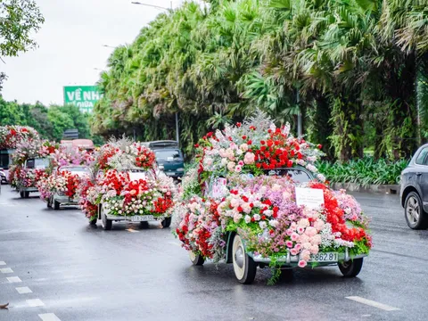 Valentine 2022: Màn tỏ tình ấn tượng nhất thế giới vừa diễn ra tại Hà Nội với 99.999 bông hồng