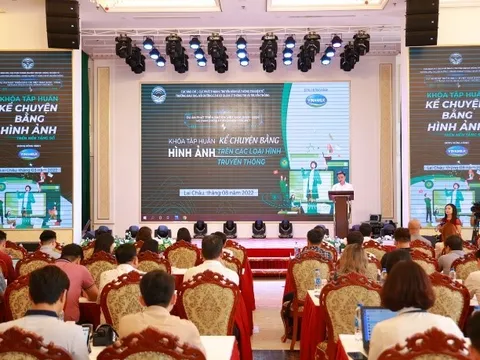 Dự án “Phát triển báo chí Việt Nam” tổ chức hoạt động tập huấn và tặng quà cho trẻ em khó khăn tại Lai Châu