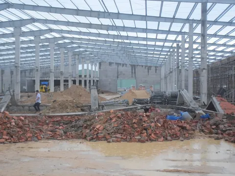 Vụ sập bờ tường 5 người chết ở KCN Bình Định: Liệu có chuyện sai phạm trong thi công xây dựng?