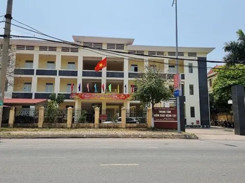 Kỷ luật cảnh cáo Giám đốc CDC tỉnh Hòa Bình do liên quan vụ Việt Á