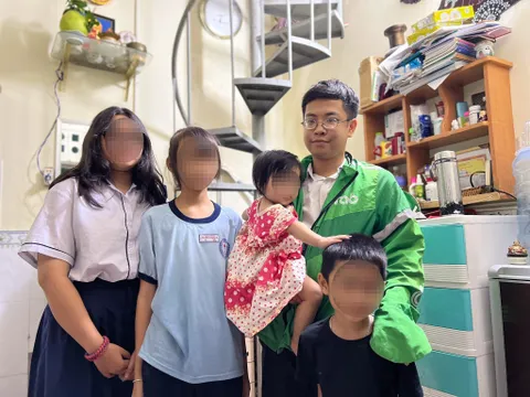 4 cháu mồ côi vì COVID-19, cậu 23 tuổi chạy xe ôm công nghệ xuyên đêm nuôi nấng
