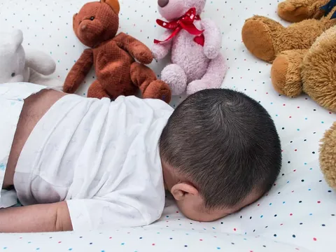 Liên tiếp 2 bé dưới 1 tuổi tử vong khi ngủ, 7 điều cha mẹ cần ghi nhớ để phòng nguy cơ đột tử ở trẻ