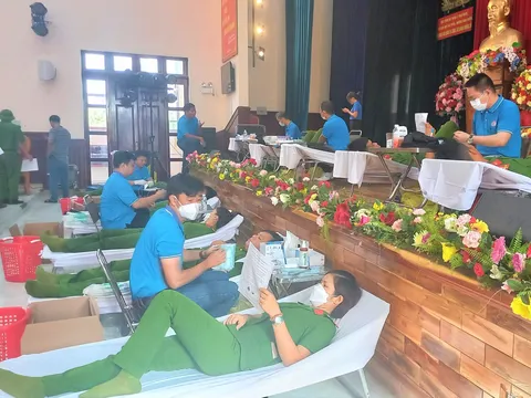 Bình Dương: 100 cán bộ, chiến sĩ Trại giam An Phước tham gia hiến máu tình nguyện, lần thứ 6, năm 2022