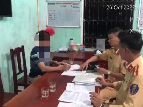 Đi ngược chiều trên cao tốc Nội Bài - Lào Cai, tài xế bị phạt 17 triệu đồng