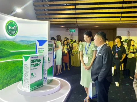 Vinamilk chia sẻ kinh nghiệm trong hành trình 33 năm khai phá thị trường sữa bột trong Hội nghị sữa quốc tế tại Singapore