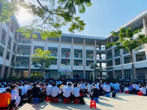 Một trường ở TP HCM đưa ra "yêu cầu lạ": Học sinh có vấn đề về giới tính bố trí ngồi riêng