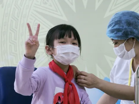 Tiêm vaccine COVID-19 cho học sinh tại nhiều nơi thấp, chậm: Bộ GD&ĐT ra văn bản tăng cường phối hợp