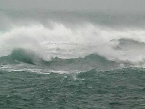 Các tỉnh, thành phố từ Quảng Ninh đến Cà Mau chủ động ứng phó với gió mạnh trên biển